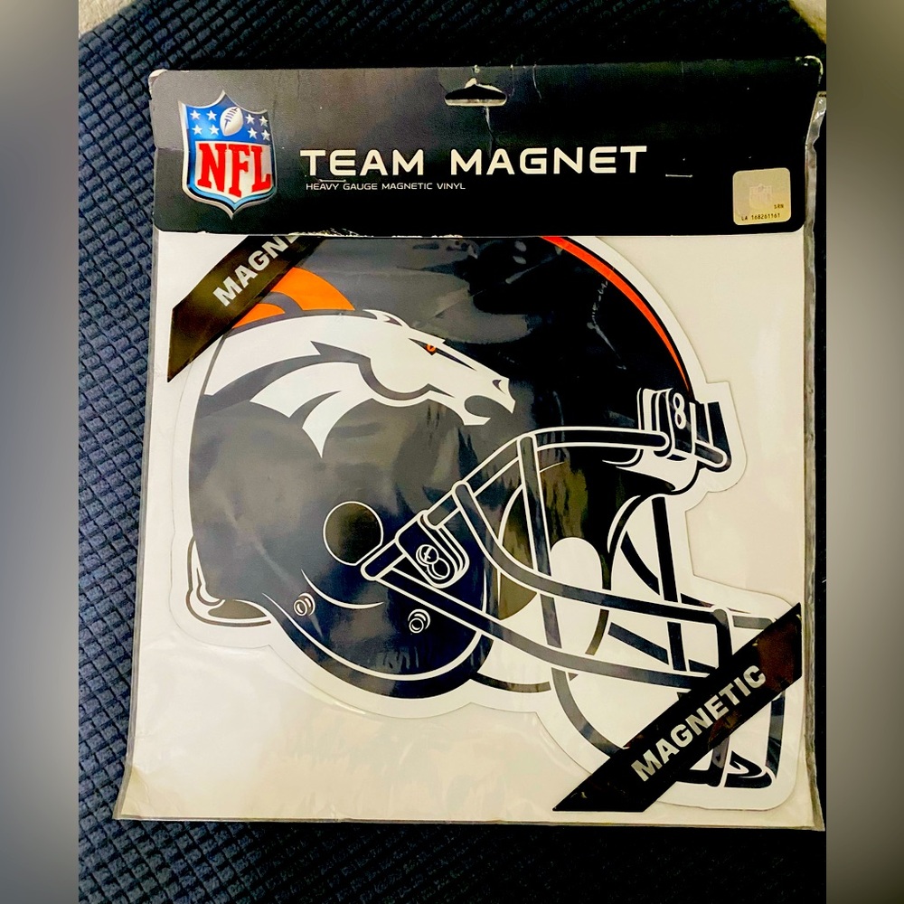 NIP NFL BRONCOS Team Magnet with Horse Logo